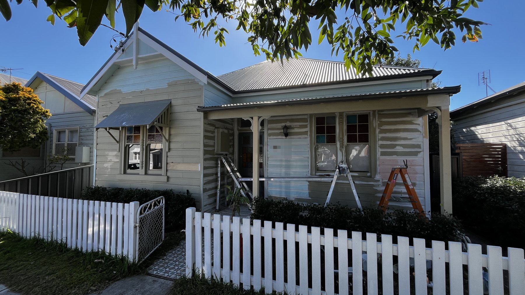 Front of Newcastle weatherboard home during preparation